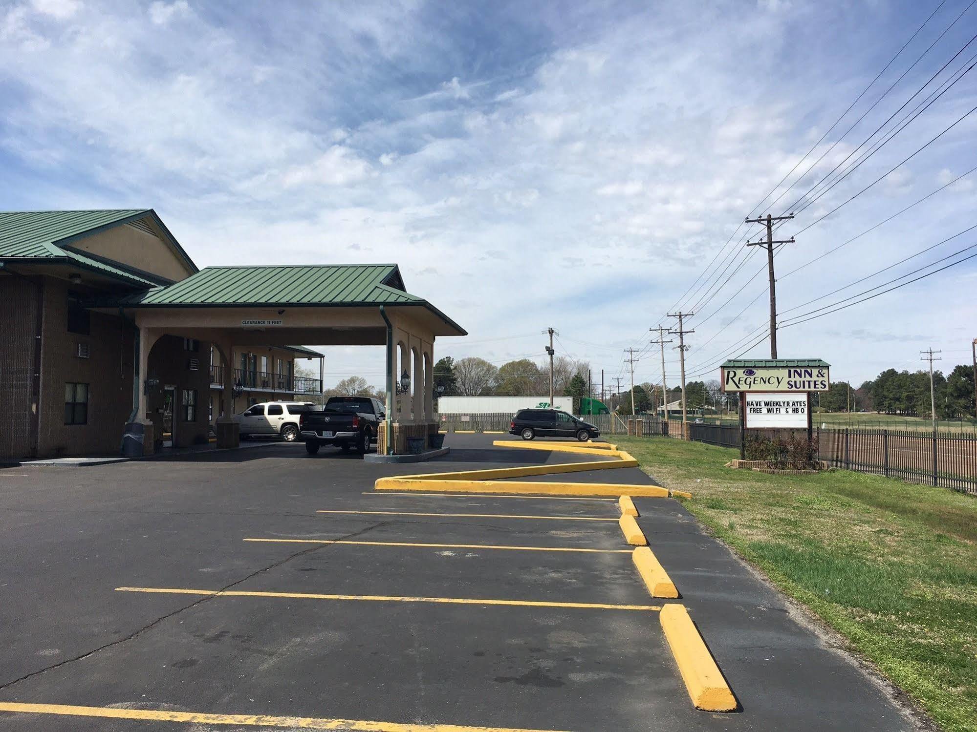 Regency Inn & Suites Millington Exterior photo