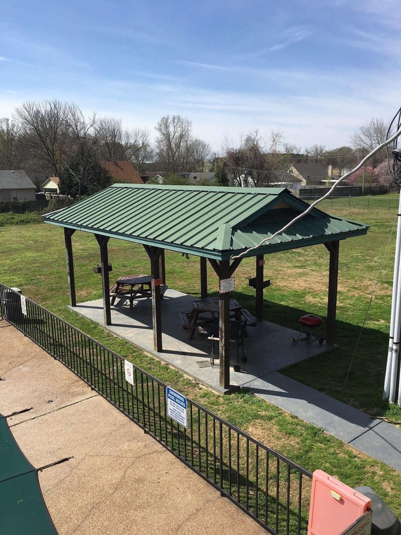 Regency Inn & Suites Millington Exterior photo