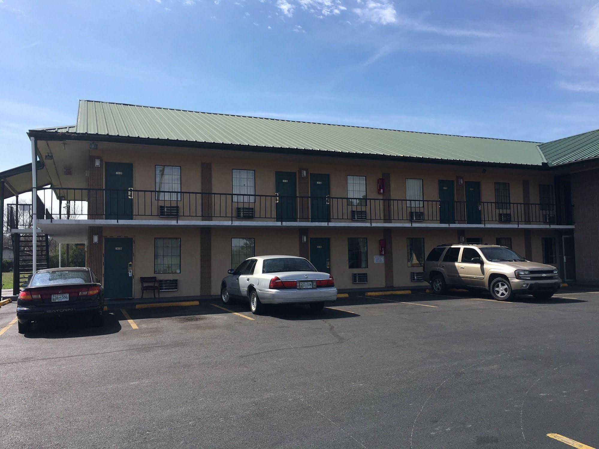 Regency Inn & Suites Millington Exterior photo